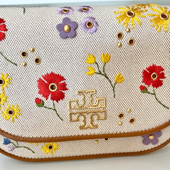 SOLD🌼NEW🌺🌼Tory Burch Britten floral canvas small saddle bag/crossbody - Picture 14 of 16